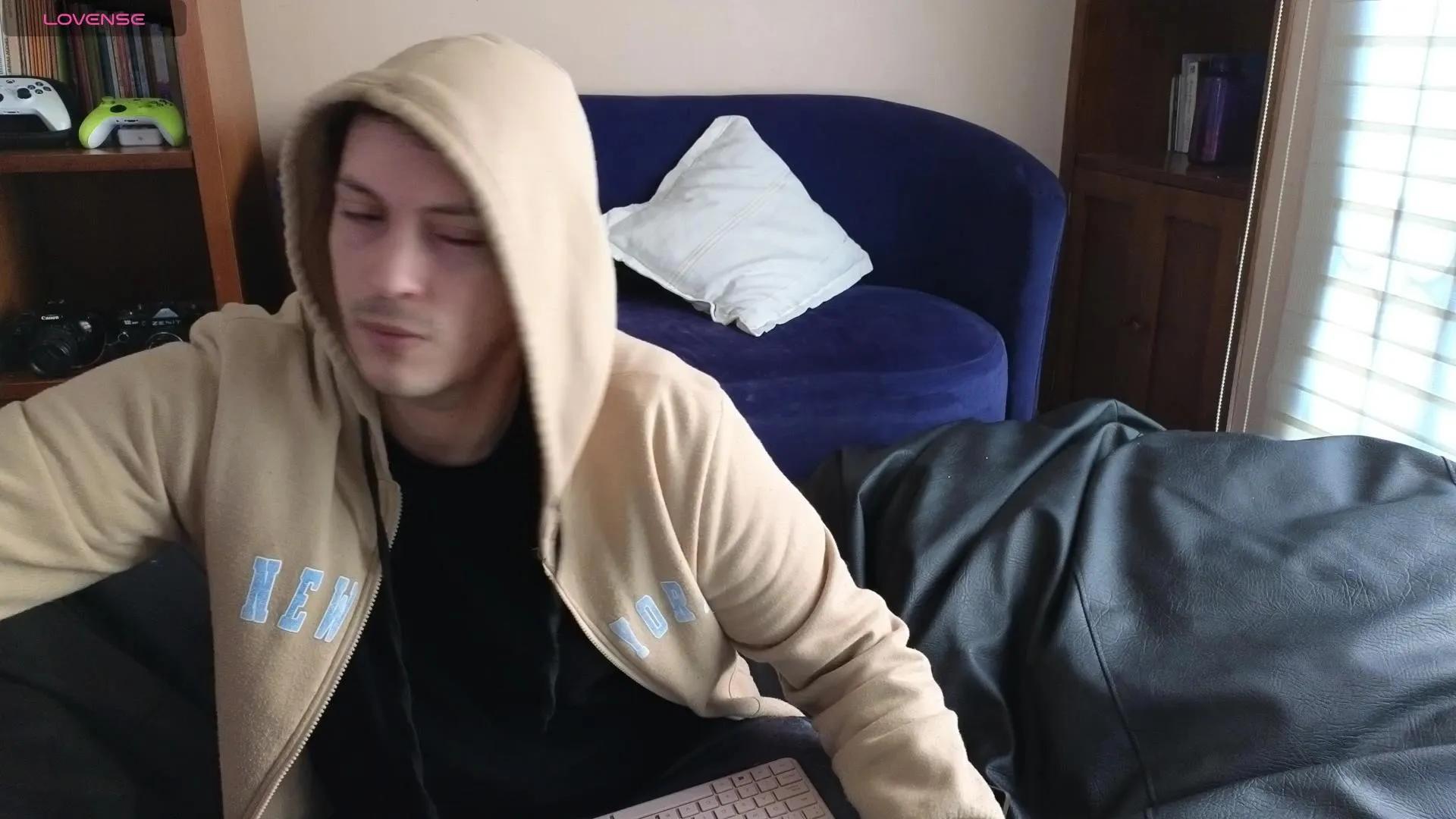 Offline Serguioguecha33 on Cam4