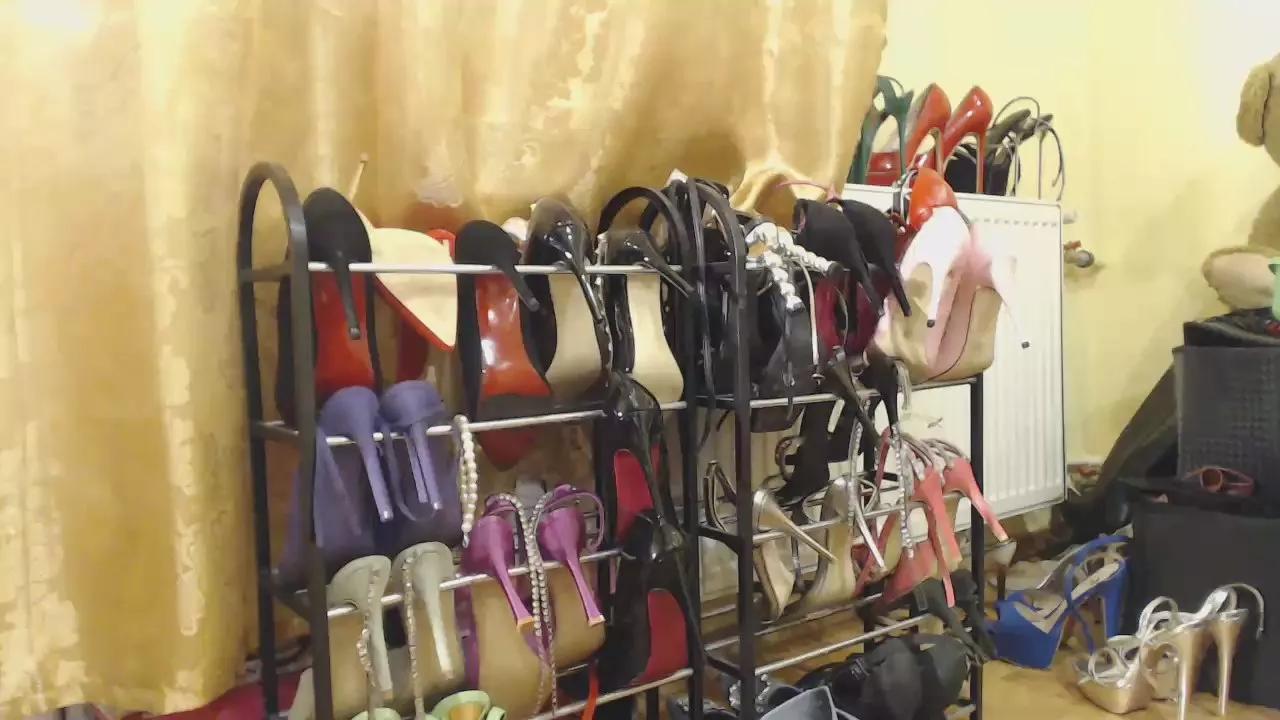 Offline sexyanneina on Cam4