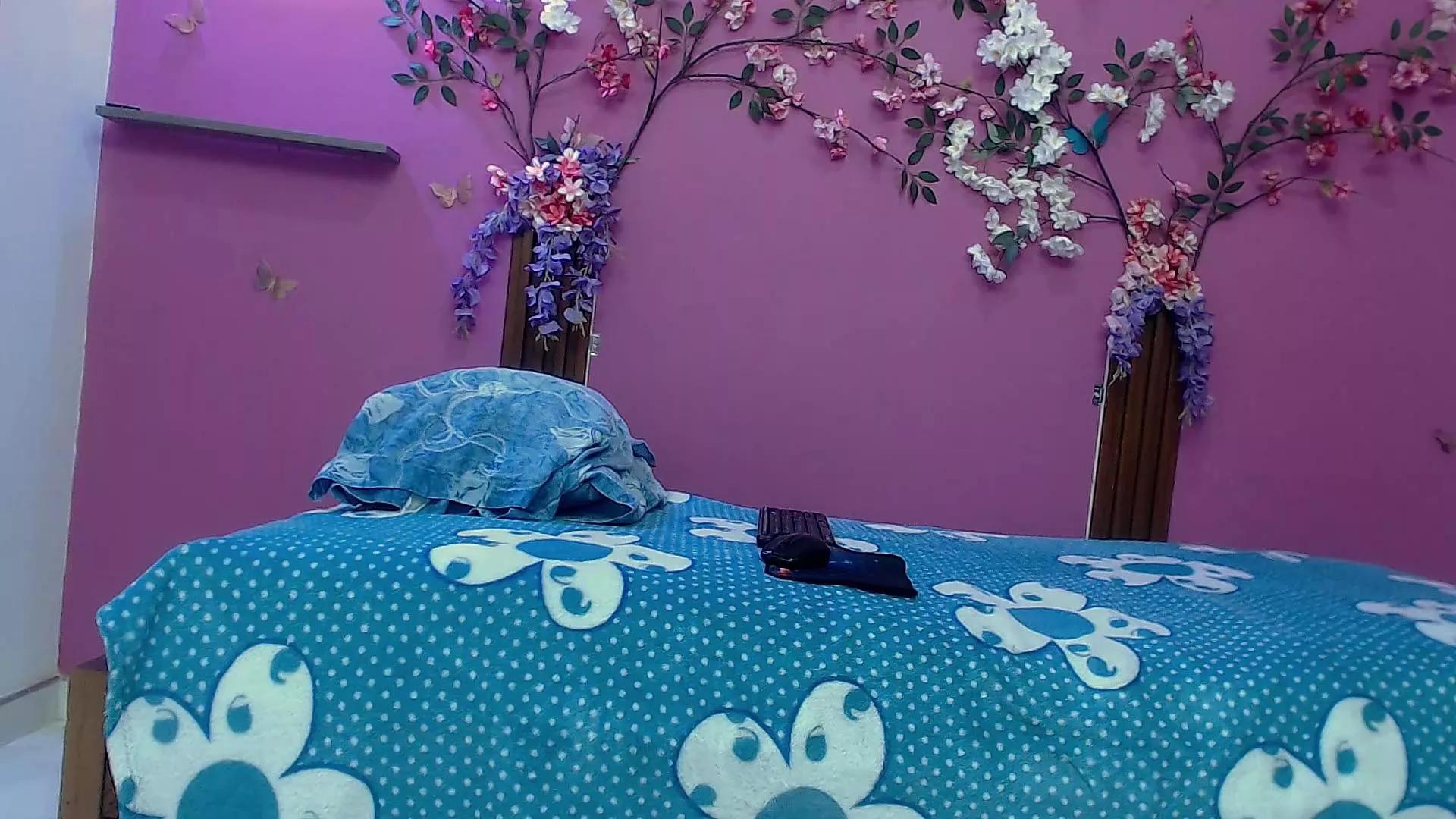 Offline skinnybarbie022 on Cam4