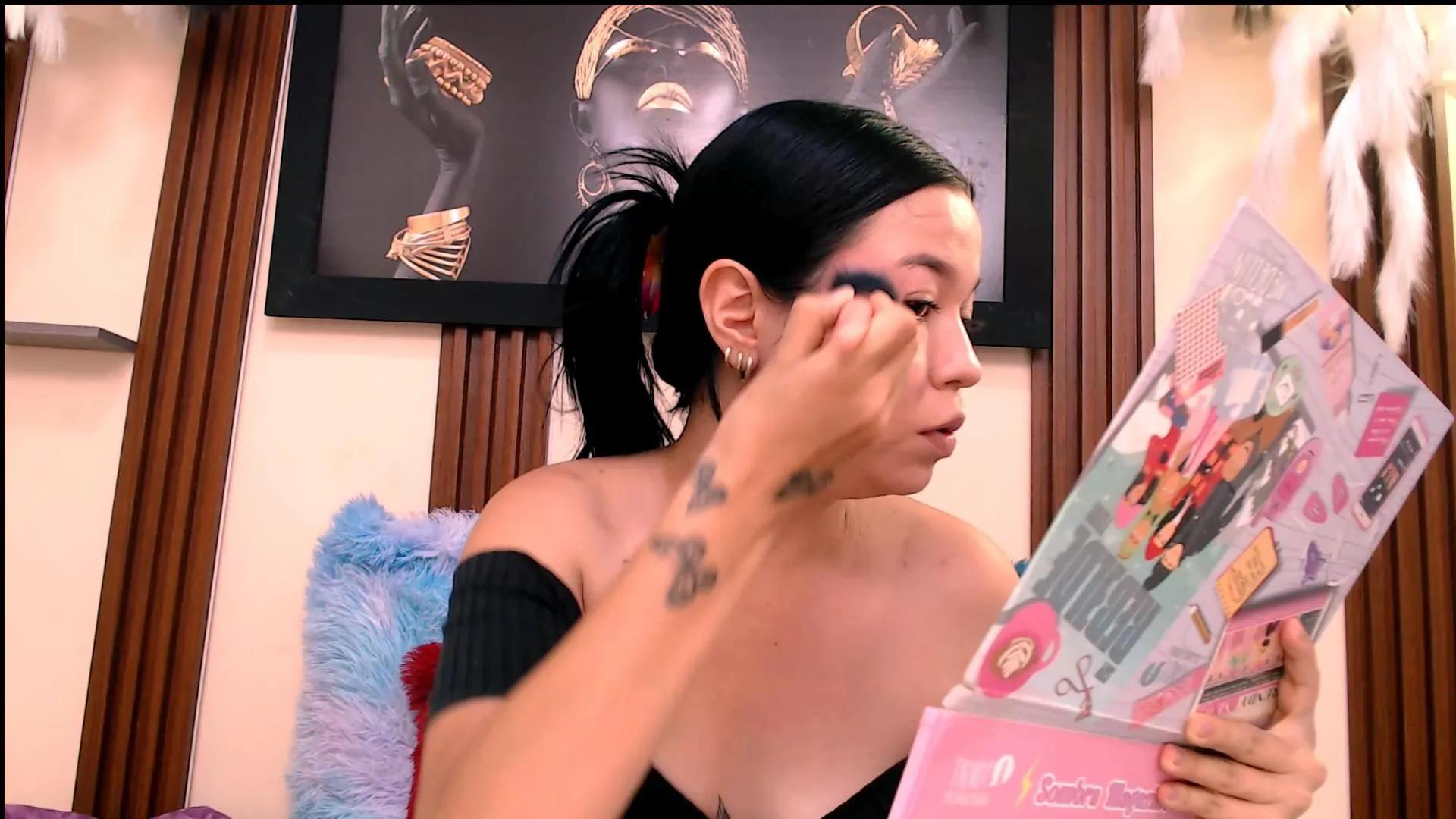 Offline skinnymedium526 on Cam4