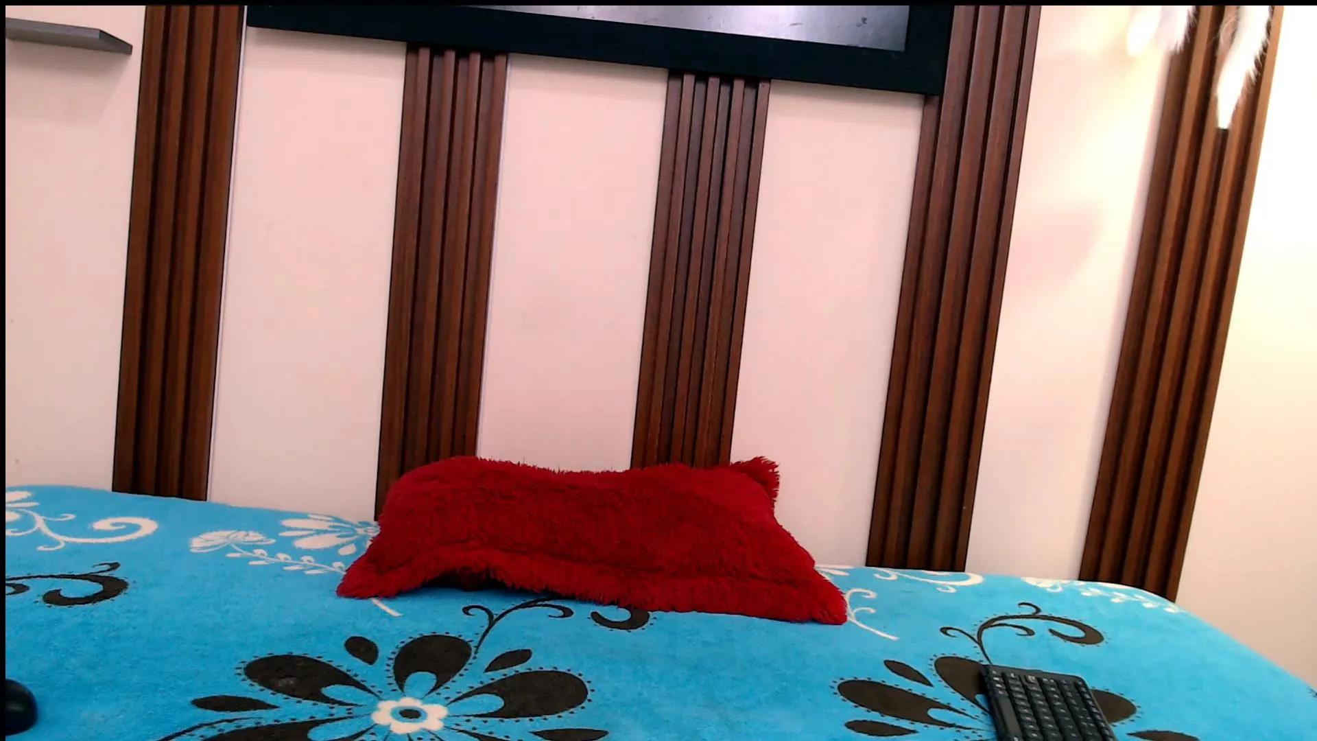 Offline skinnymedium526 on Cam4