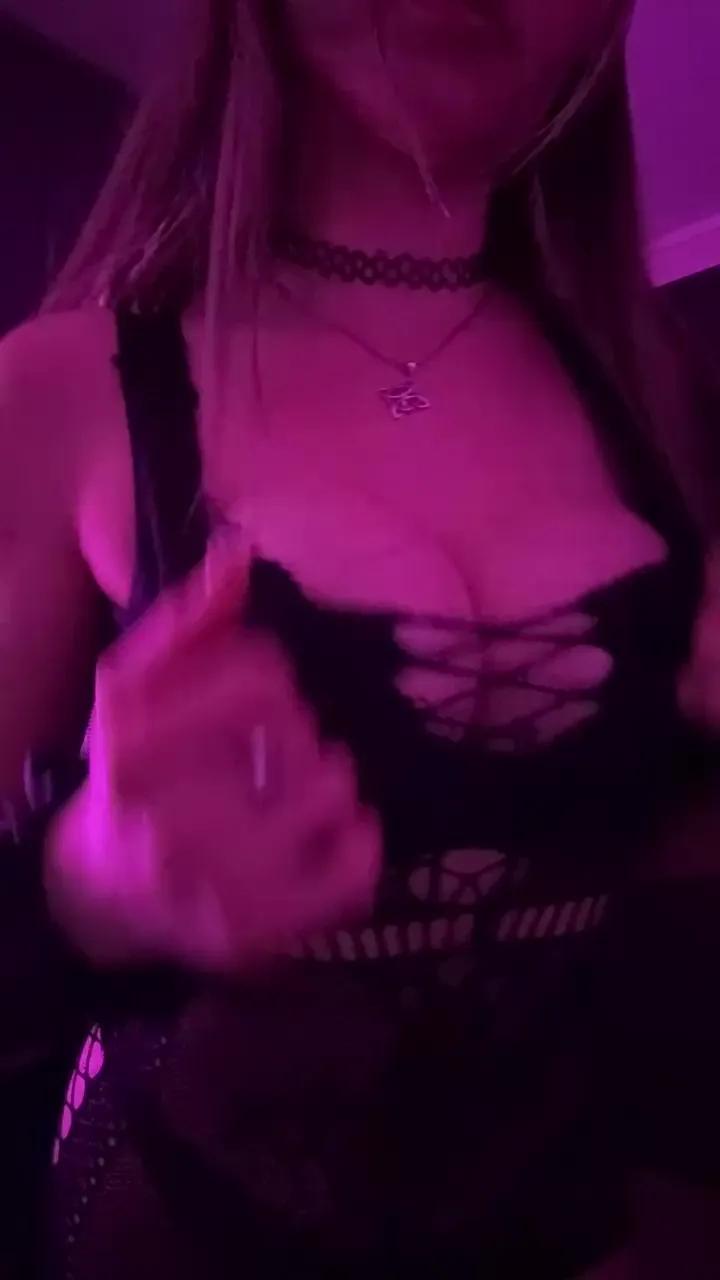 Offline Sugarmagenta on Cam4