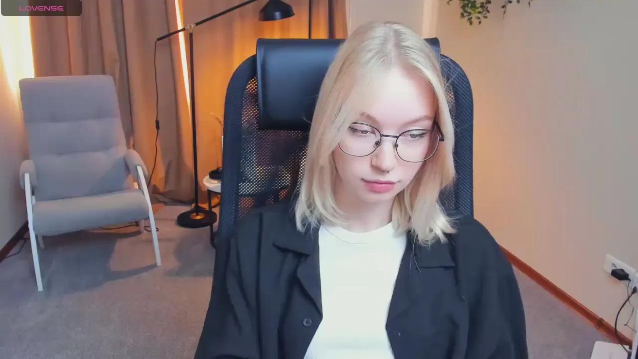 Offline TandraNorum on Cam4