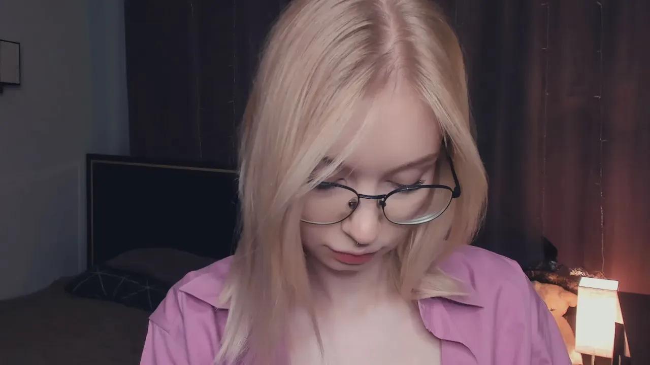 Offline TandraNorum on Cam4