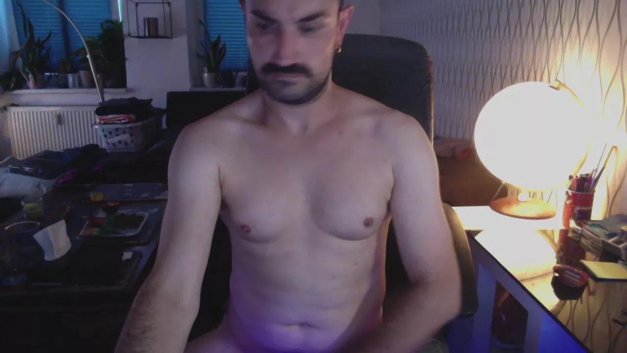 Offline tom0819 on Cam4