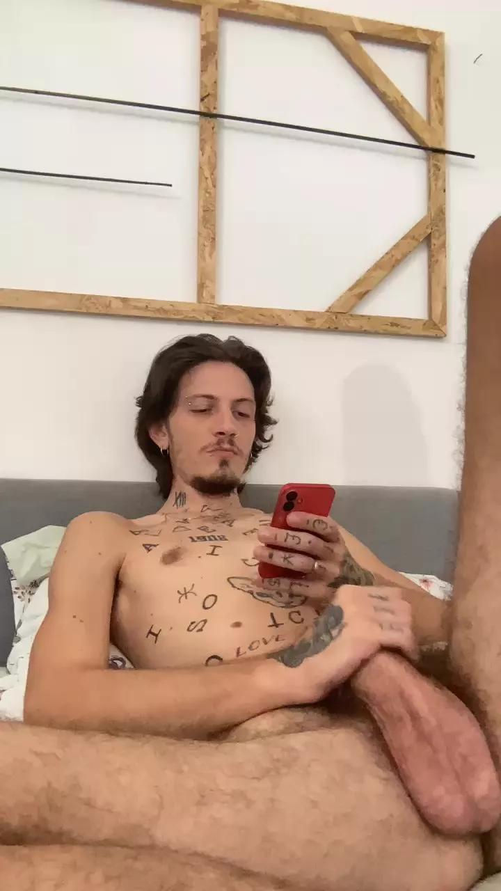 Offline Xxxciroxxx on Cam4