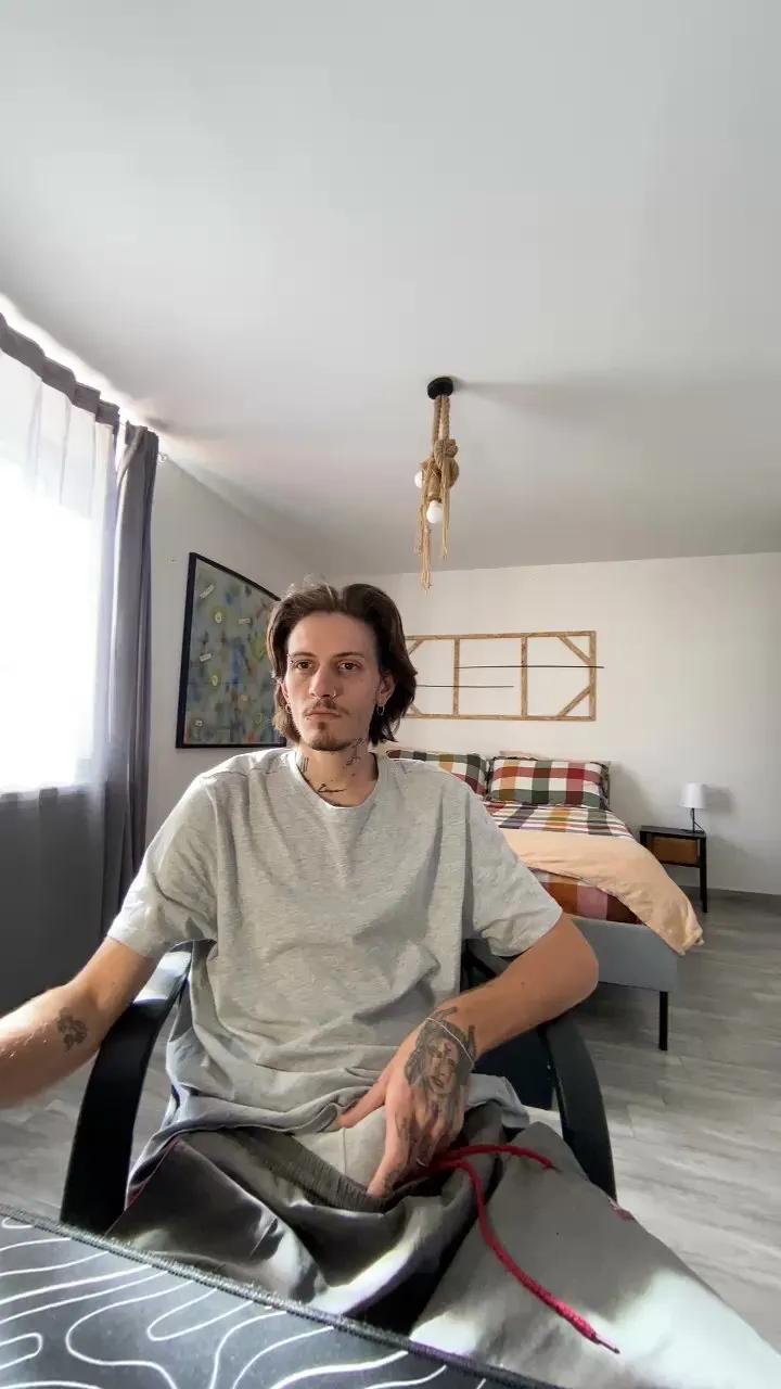 Offline Xxxciroxxx on Cam4