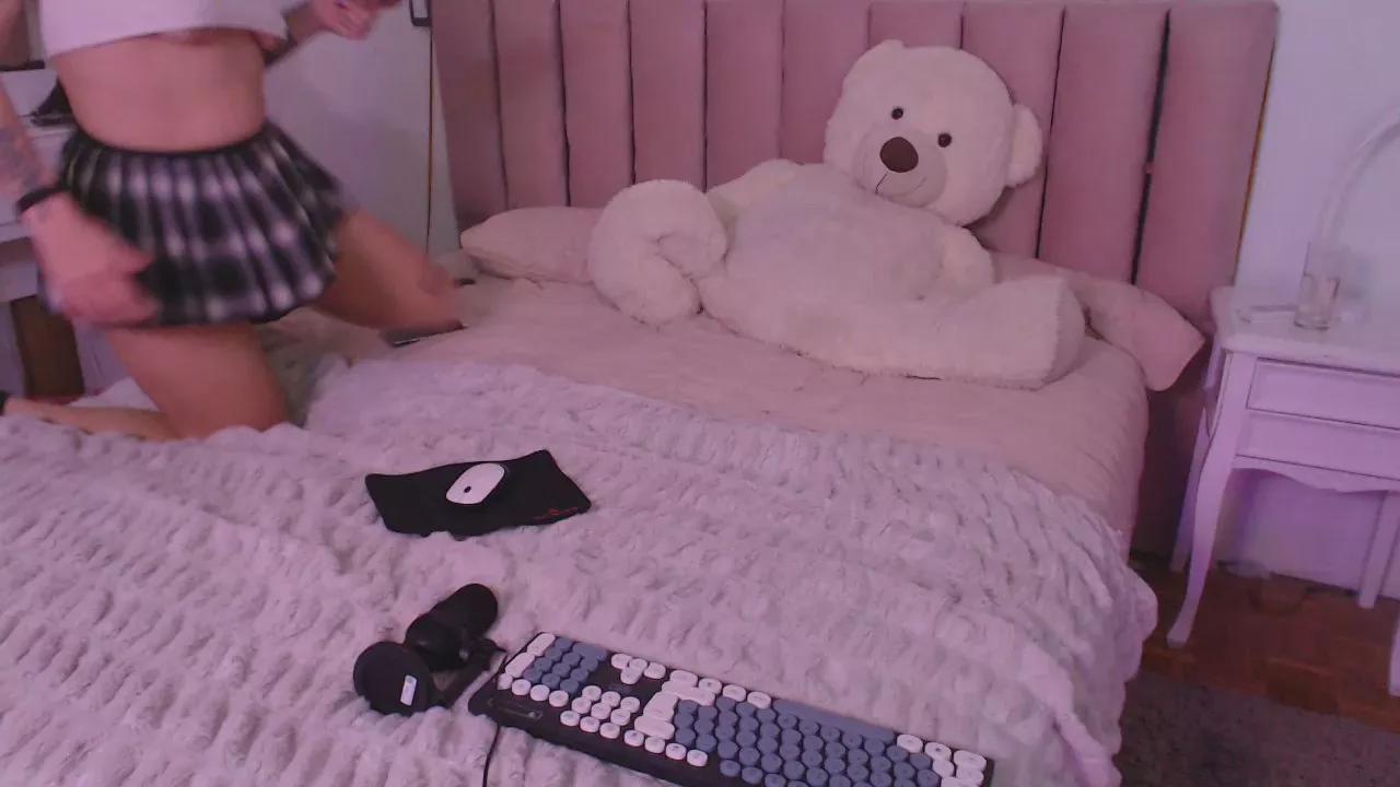 Offline yourbabyyy on Cam4