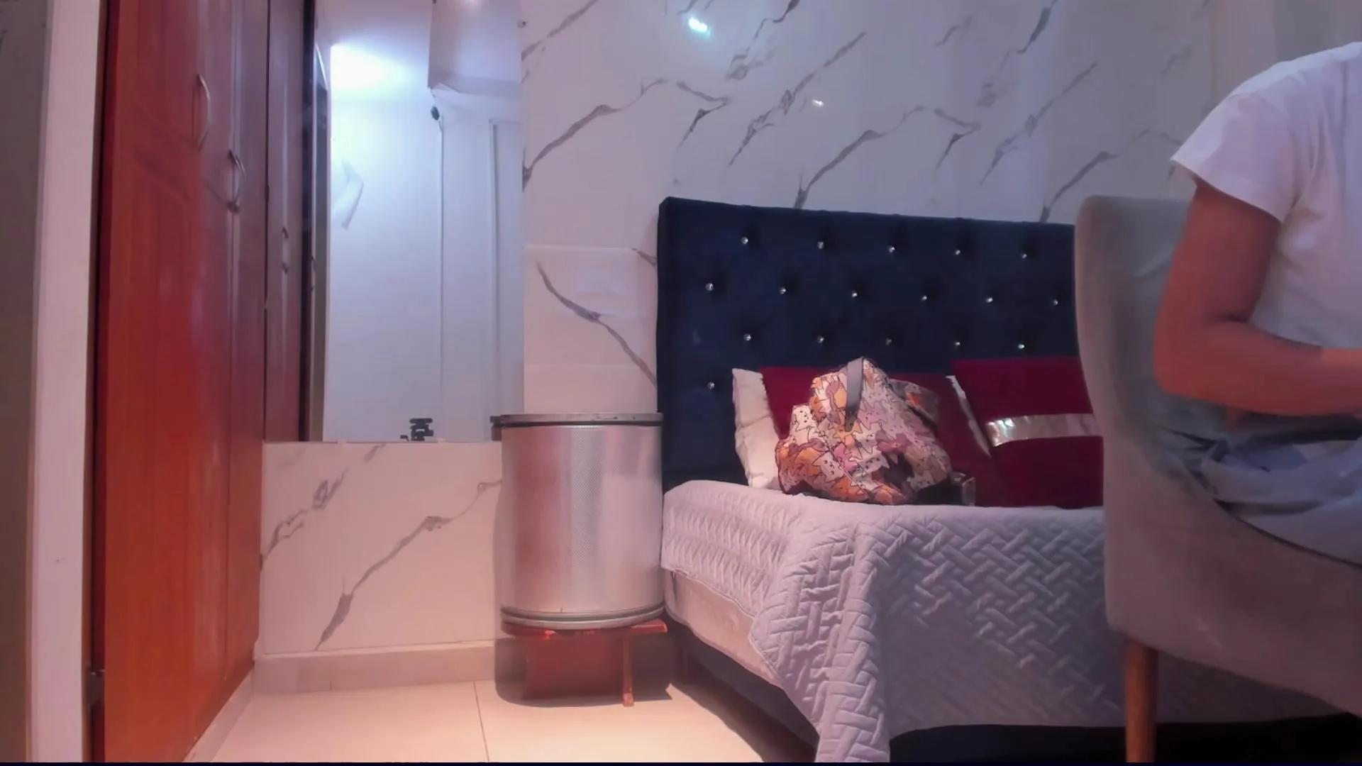 Offline zoex2_ on Cam4