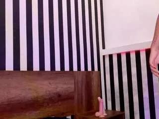 Freechat ahri-rose on CamSoda