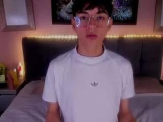 aleaurarashi on CamSoda 