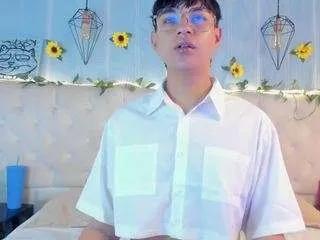 aleaurarashi on CamSoda 