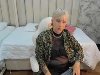 Freechat amyhouse on CamSoda