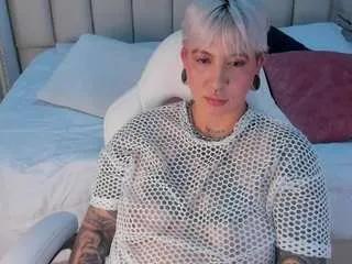 Freechat amyhouse on CamSoda