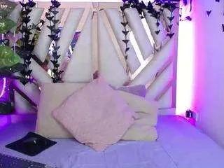 Freechat camillejhonson on CamSoda