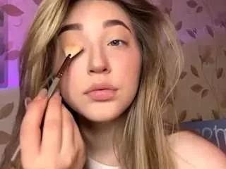 Freechat chelseadearborn on CamSoda