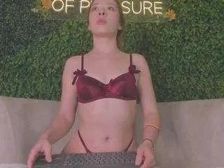 Freechat chloedee on CamSoda