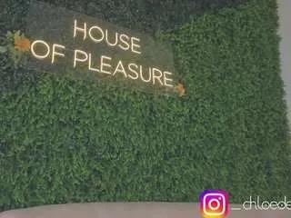 Freechat chloedee on CamSoda