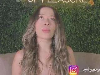 Freechat chloedee on CamSoda