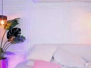 Freechat dafnne-hills on CamSoda