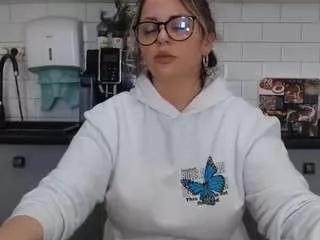 ellaswan on CamSoda 
