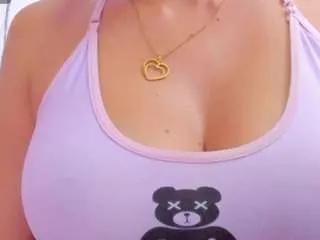 Freechat emilysanderss on CamSoda