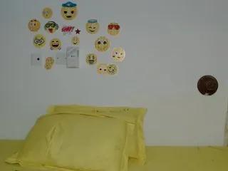 Freechat emilyvella on CamSoda