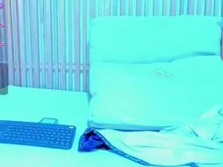 Freechat emma-cleir on CamSoda