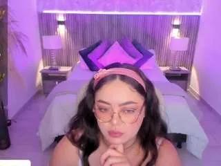 Freechat emmy-walker on CamSoda