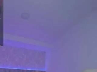 Freechat emmy-walker on CamSoda