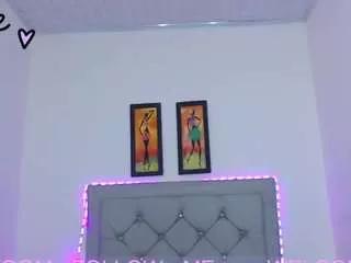 Freechat evelynquee on CamSoda