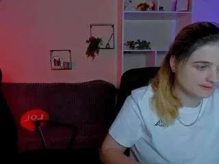 Freechat foxy-tease on CamSoda