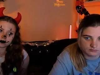 Freechat foxy-tease on CamSoda