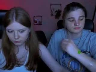 Freechat foxy-tease on CamSoda