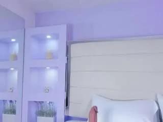 Freechat helenaroos on CamSoda