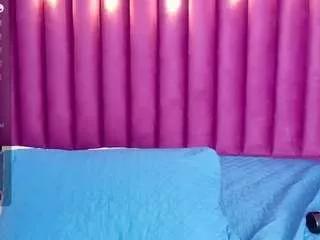 Freechat hornysweetebony on CamSoda