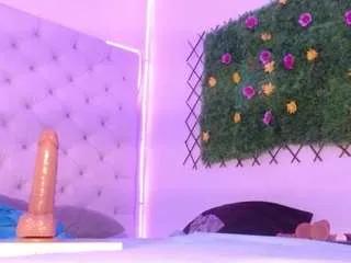 Freechat ivone-rose on CamSoda