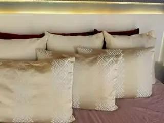 Freechat ivyellis on CamSoda