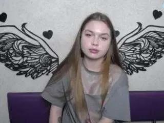 Offline larapika on CamSoda