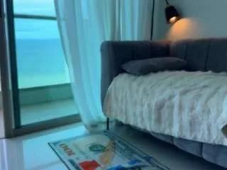 Offline lisagreenway on CamSoda