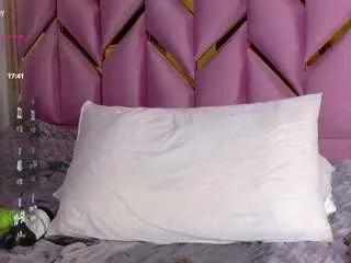 Freechat littleissues on CamSoda