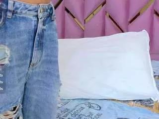 Freechat littleissues on CamSoda