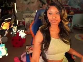 Offline lovenzia on CamSoda