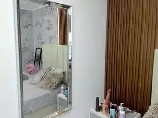 Freechat madyrowan on CamSoda