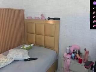 Freechat madyrowan on CamSoda