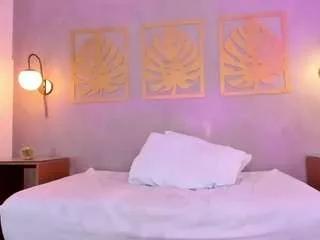 Offline majo-rose on CamSoda