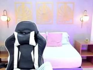 Offline majo-rose on CamSoda