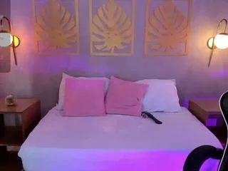 Offline majo-rose on CamSoda