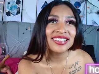 Freechat naia-cruz1 on CamSoda