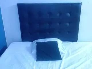 Offline pervert-tiny-girl on CamSoda